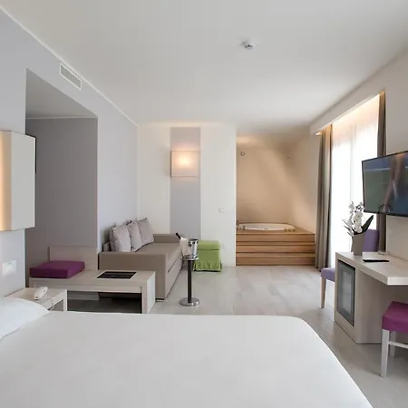 Ξενοδοχείο Aqa Palace 4*